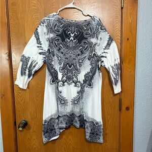 Chic Black and White Paisley Women's Tunic